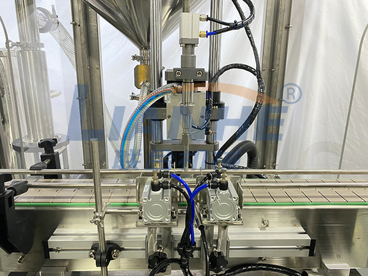 เครื่องบรรจุของเหลวขวดขนาด 250 มล. เครื่องบรรจุลูกสูบอัตโนมัติ Capping Labeling Line