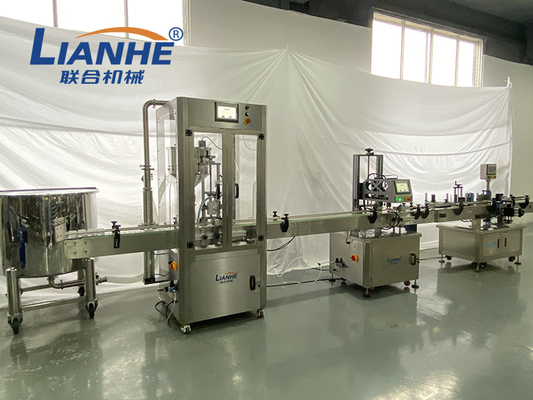 เครื่องบรรจุของเหลวขวดขนาด 250 มล. เครื่องบรรจุลูกสูบอัตโนมัติ Capping Labeling Line